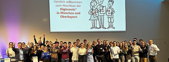 Gruppenfoto der Teilnehmenden bei den Digiscouts München und Oberbayern